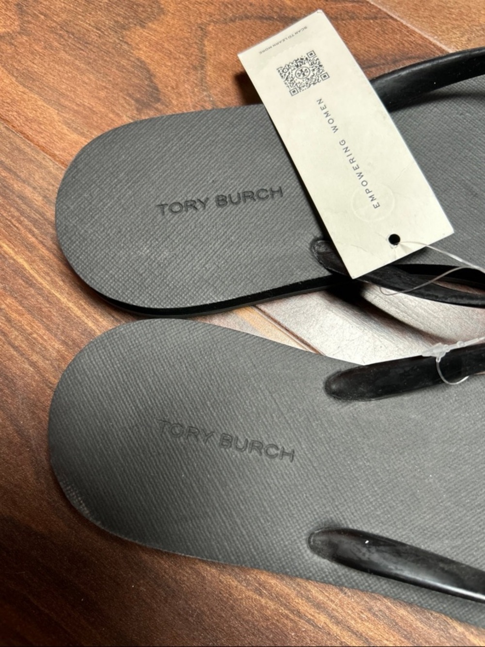 NWT ~ TORY BURCH BLACK FLIP FLOPS sz 9 - Picture 4 of 6